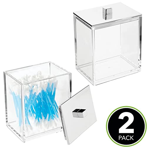 mDesign Juego de 2 envases para cosméticos – Bote con tapa cuadrado para productos de aseo – Dispensador de discos de algodón y caja para bastoncillos de plástico – transparente y plateado