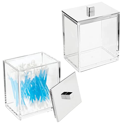 mDesign Juego de 2 envases para cosméticos – Bote con tapa cuadrado para productos de aseo – Dispensador de discos de algodón y caja para bastoncillos de plástico – transparente y plateado