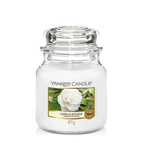 Yankee Candle Vela en tarro mediano | Vela perfumada en flor de camelia | hasta 75 horas de tiempo de combustión | Colección Garden Hideaway