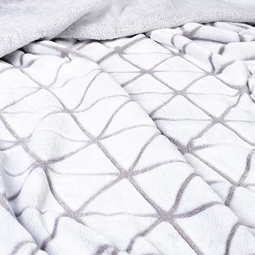 ARCTIC Plaid Mega Rebel – Manta suave y ligera en diseño Scandi – de microfibra de fácil cuidado con certificado Oeko-tex – 140 x 200 cm – marrón y gris