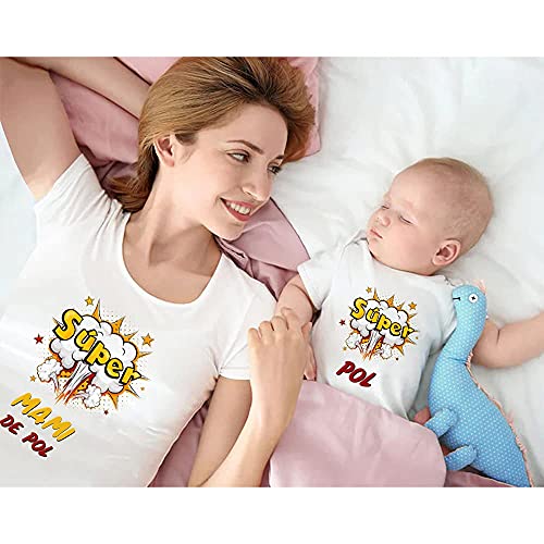 Body Bebé y Camiseta Mujer o Hombre (a elegir lo que prefieras) Personalizado con Frase : Diseño SUPER más PAPA o MAMA (a elegir) y Nombre de Bebe · Regalos Bebes y Padres Originales · Color Blanco