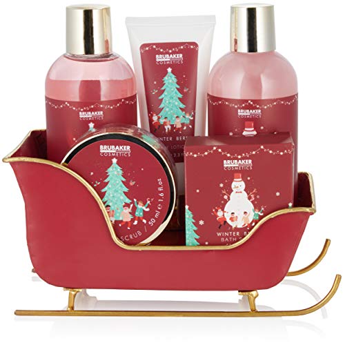 BRUBAKER Cosmetics Set de Baño y Ducha Fragancia de Bayas de Invierno - 6 Piezas de Regalo en Un Trineo Navidad - Set de Navidad para Mujeres y Hombres