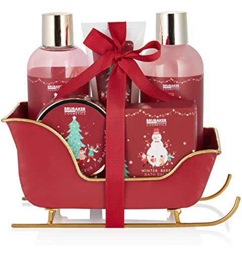 BRUBAKER Cosmetics Set de Baño y Ducha Fragancia de Bayas de Invierno - 6 Piezas de Regalo en Un Trineo Navidad - Set de Navidad para Mujeres y Hombres