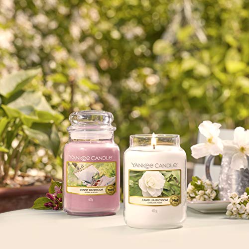 YANKEE CANDLE Tarro Grande | Camellia Blossom Vela aromática | hasta 150 Horas de combustión | Colección Garden Hideaway, Flor de Camelia, Large Jar Candle, 623