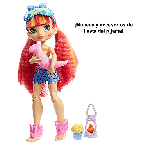 Cave Club Emberly Fiesta de Pijamas Muñeca con moda para dormir y accesorios de juguete (Mattel GTH01)