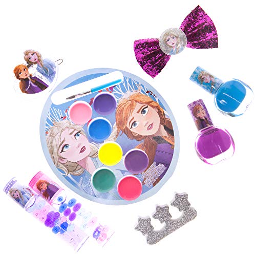 Disney Frozen - Townley Girl Juego de Maquillaje de Mochila, Incluye: Brillo de Labios, Lazos para el Cabello, Esmalte de uñas, Lima de uñas, bálsamo Labial, Espaciador de Dedos, Pegatinas para uñas