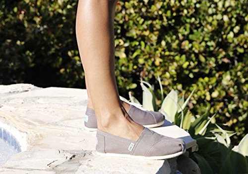 TOMS Women's Classic Canvas Slip-On,Ash 9.5