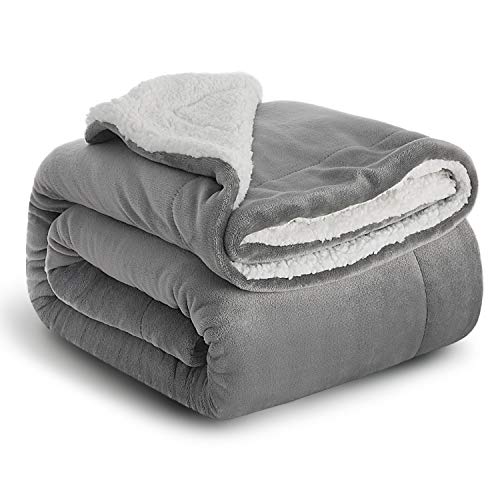 Bedsure Manta Cama 90 Invierno - Manta Sofa Grande Polar Reversible de Franela y Sherpa, Manta Sofa Gruesa 150x200 cm de Microfibra Suave y Borreguito, Gris