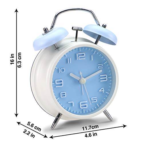 PILIFE Reloj despertador analógico con luz de fondo, funciona con pilas, redondo y fuerte, doble campana, color azul y blanco