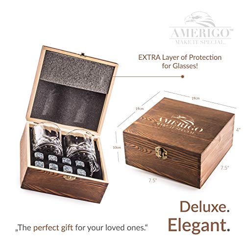 Whisky Piedras Set de Regalo y 2 Vasos de Whisky - Sea Diferente a la Hora de Elegir un Regalo - Reutilizables Cubitos de Hielo - 8 Whisky Rocks de Granito - Amerigo Whiskey Stones Gift Set